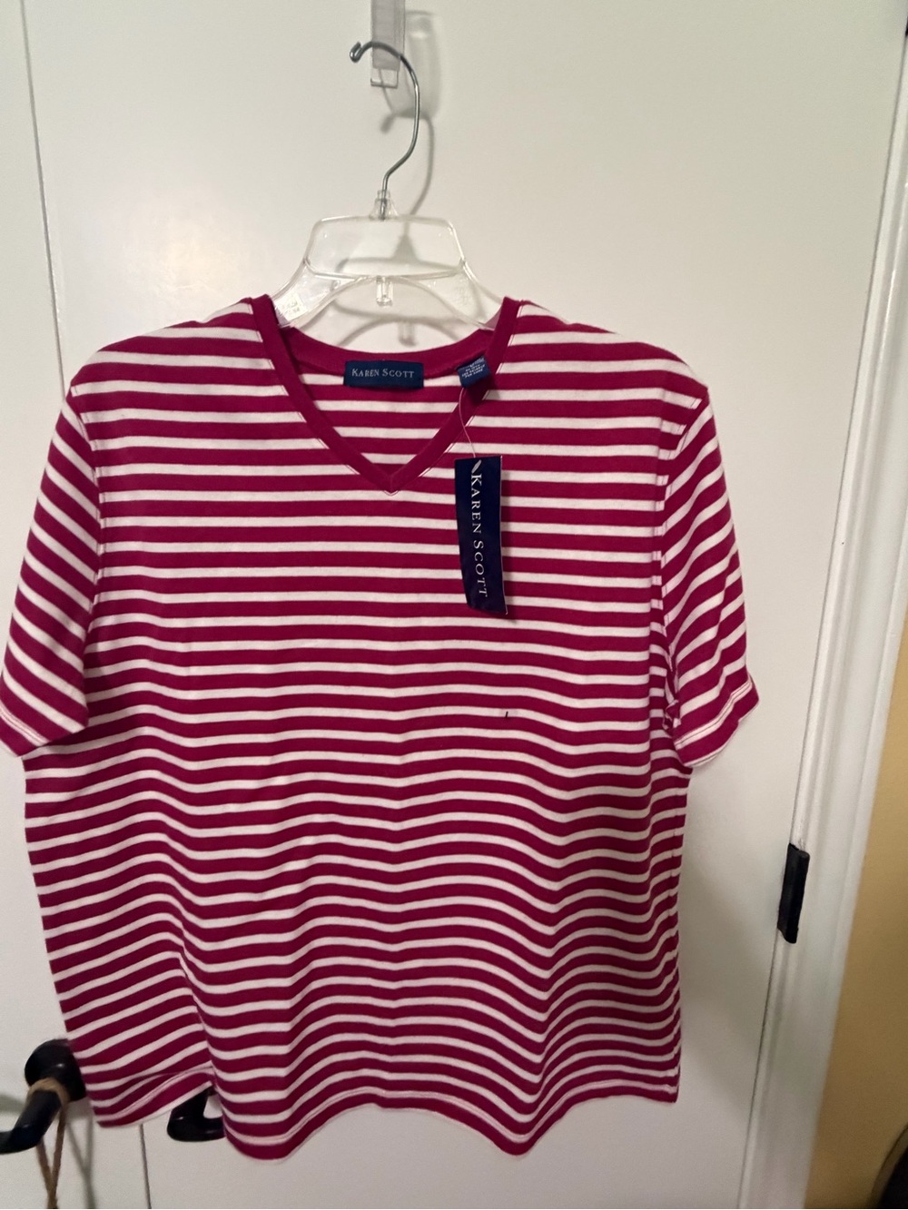 Karen Scott Women’s Magenta & White Striped V-Neck Shirt size Large